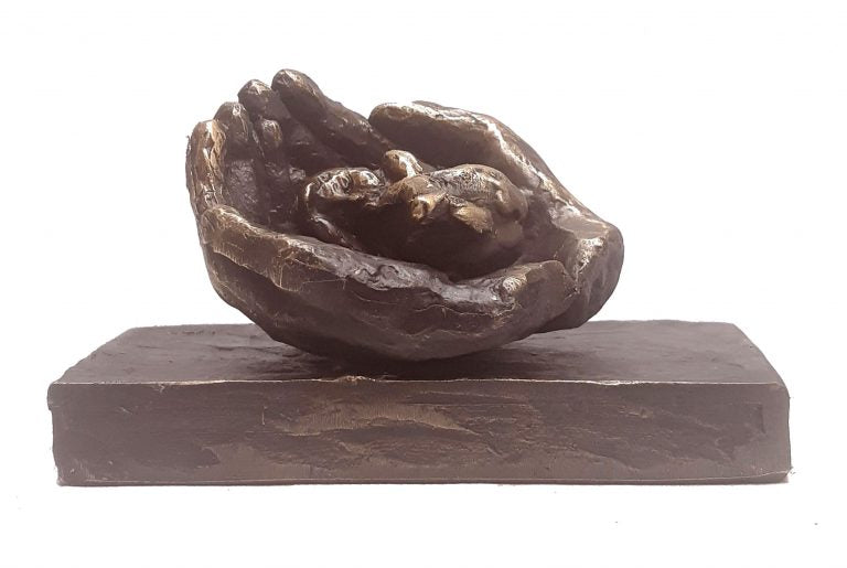 Baby | Urn met bronzen sculptuur