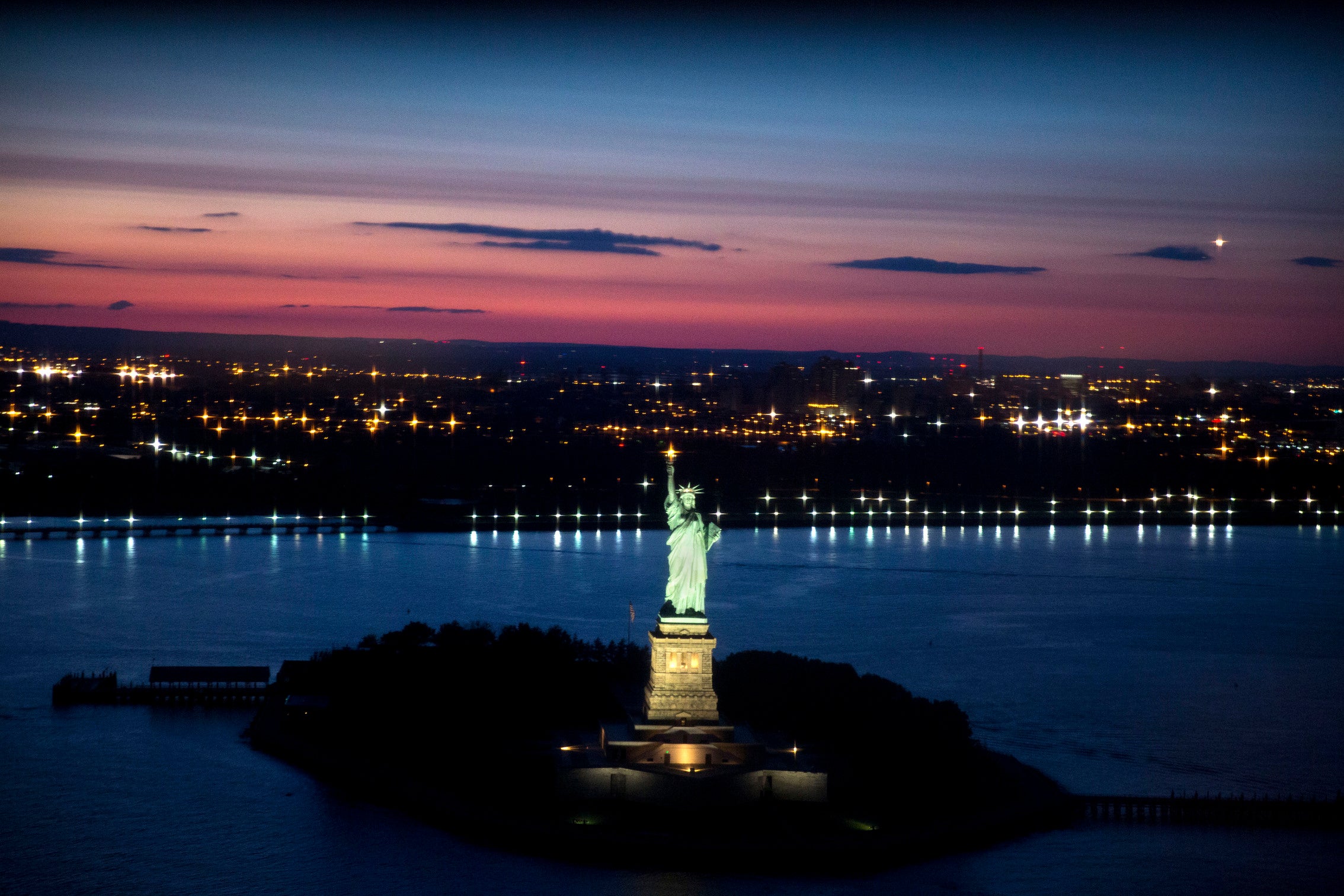 Statue of Liberty Skyline | Giclée op canvas